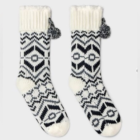 Women's nwt Nordic Knit Faux Shearling Lined Slipper Socks with Poms & Grippers - Picture 4 of 6